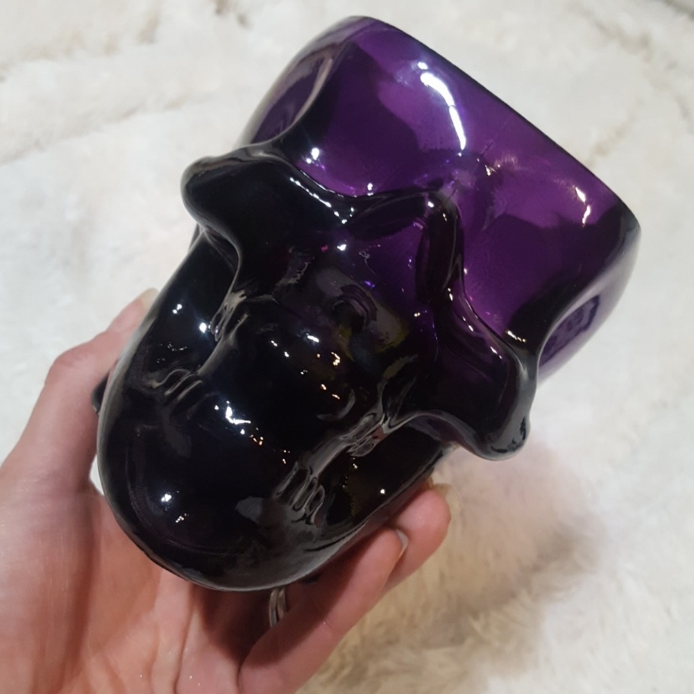 Skull Makeup Brush Holder - Picture 8 of 8